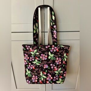 Vera Bradley Tote purse with  magnetic snap closure